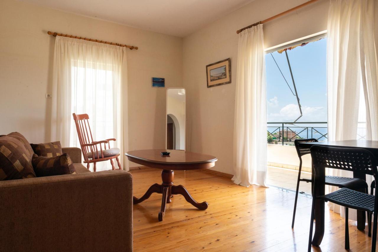 Janakis Apartments Himare Exterior foto