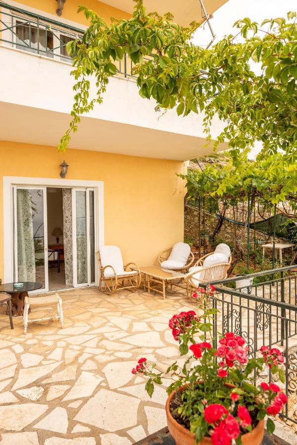 Janakis Apartments Himare Exterior foto